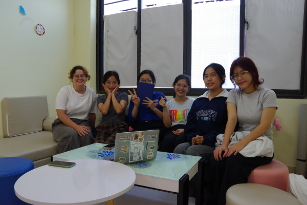 English Corner – Nơi tiếng Anh trở nên gần gũi và tự nhiên hơn bao giờ hết!