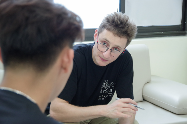 English Corner – Nơi tiếng Anh trở nên gần gũi và tự nhiên hơn bao giờ hết!