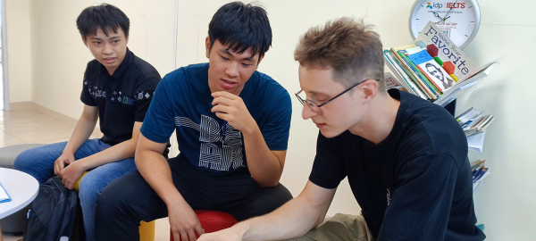 English Corner – Nơi tiếng Anh trở nên gần gũi và tự nhiên hơn bao giờ hết!