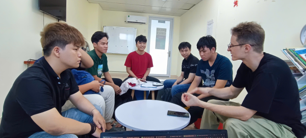 English Corner – Nơi tiếng Anh trở nên gần gũi và tự nhiên hơn bao giờ hết!