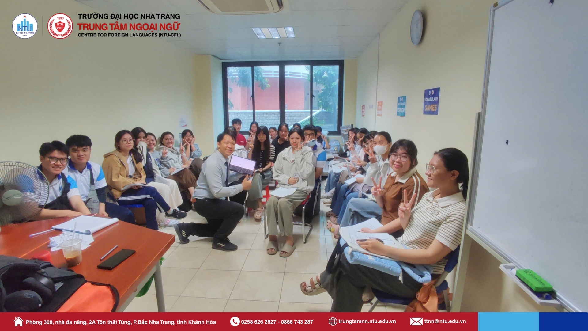 English Corner học kỳ I diễn ra sôi nổi tại Trung tâm Ngoại ngữ Đại học Nha Trang